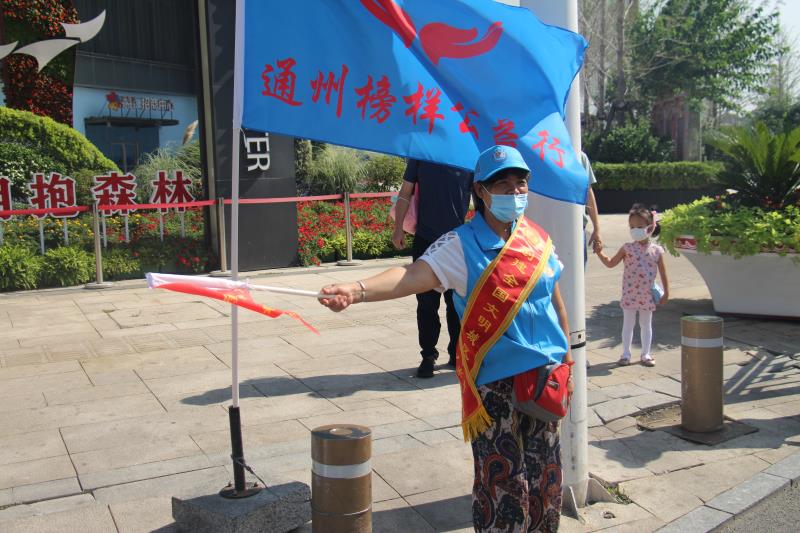 <strong>男人操女人骚尻</strong>